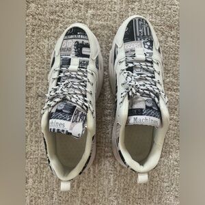 Men’s tennis shoes